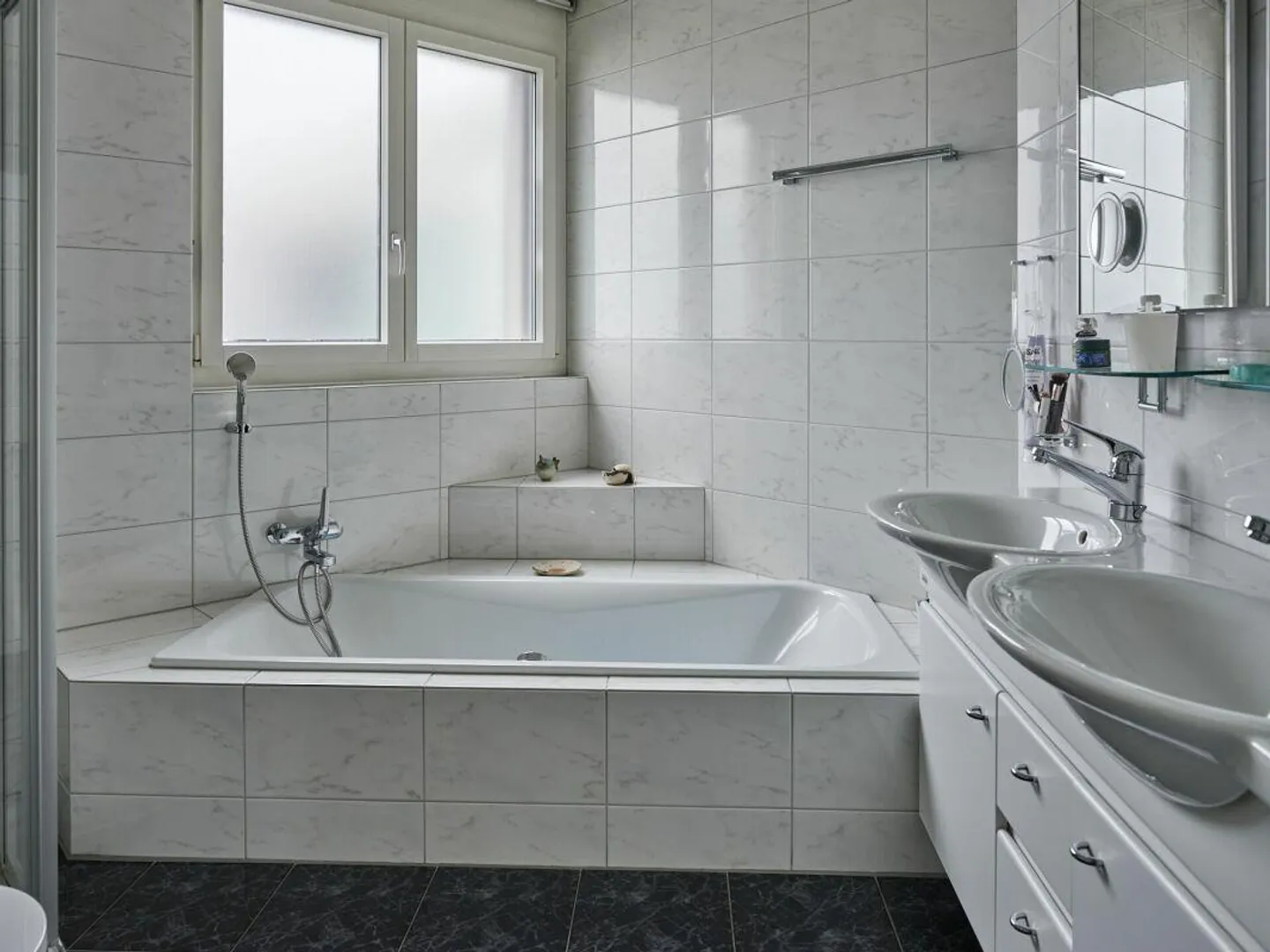 Maison dans le quartier populaire d'Oberlöchli - Photo 5 sur 12