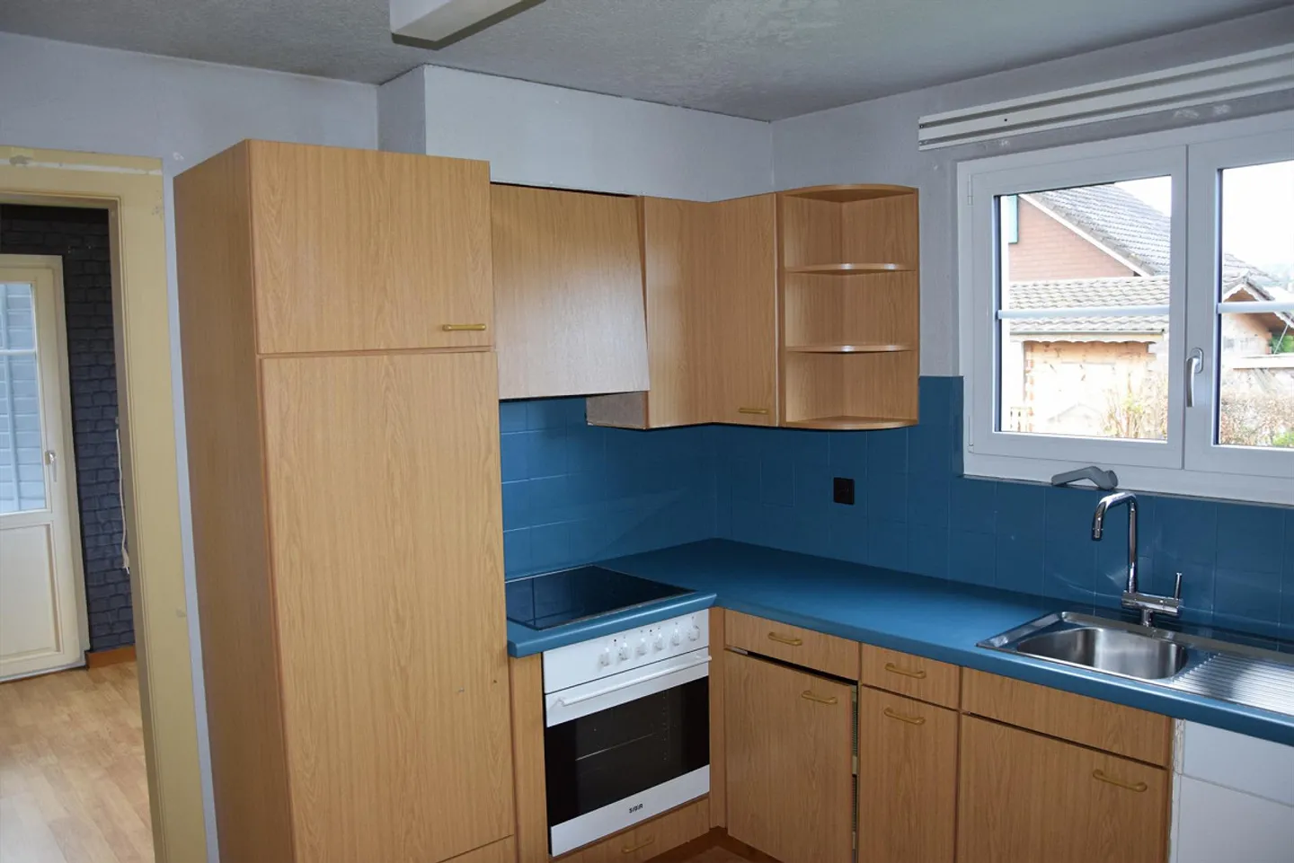 Detached single-family house with separate garage - Photo 12 of 16