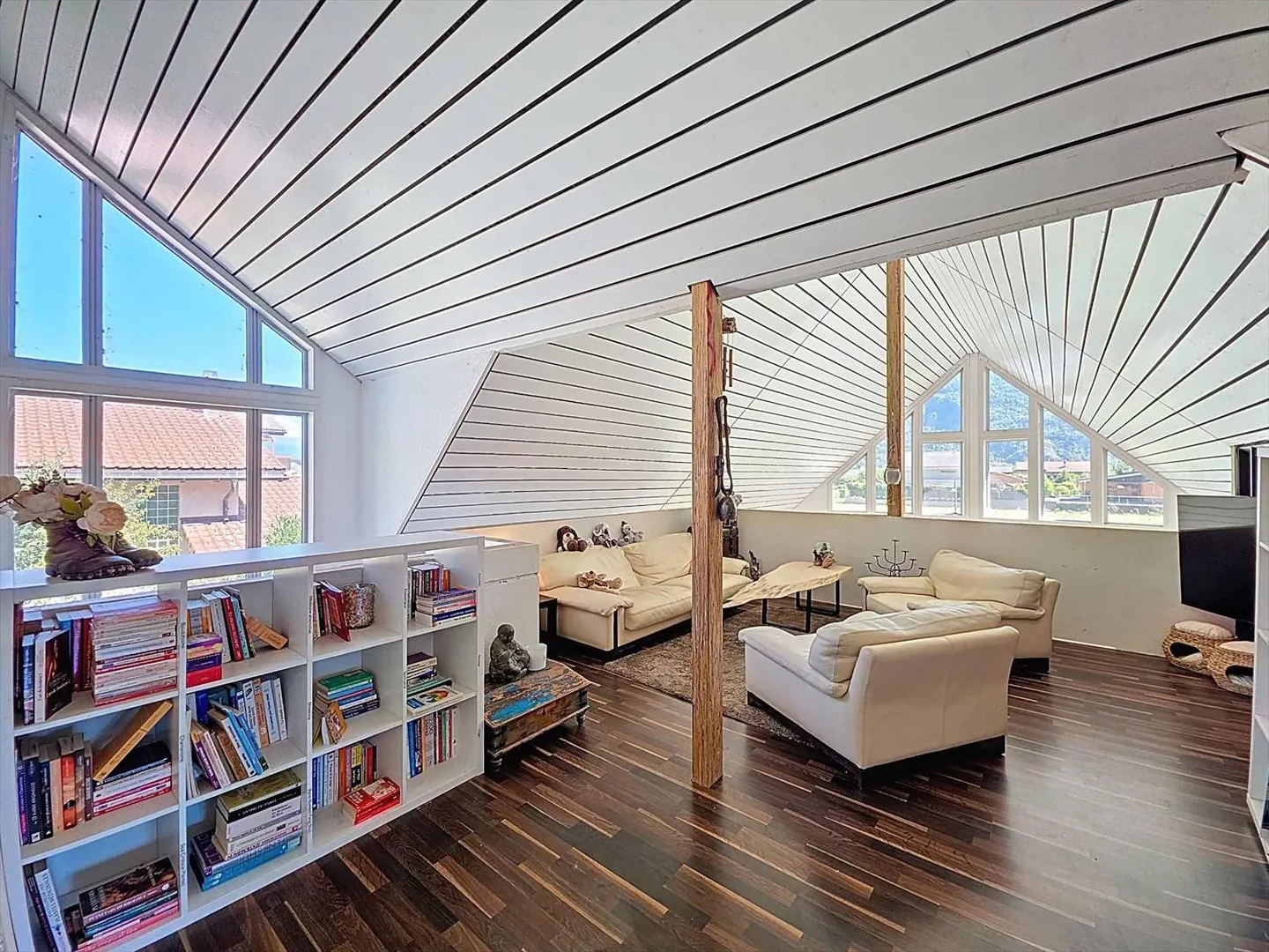 Maison canadienne au cœur d'un environnement verdoyant - Photo 2 sur 12