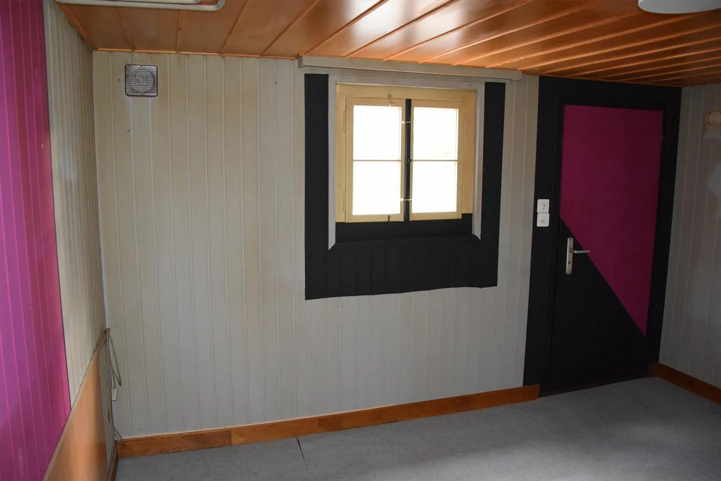 Detached single-family house with separate garage - Photo 8 of 16