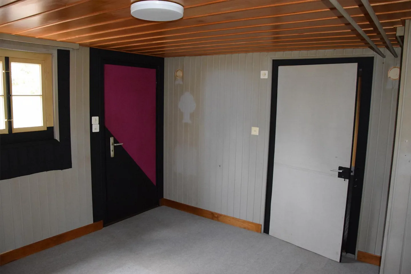 Detached single-family house with separate garage - Photo 9 of 16