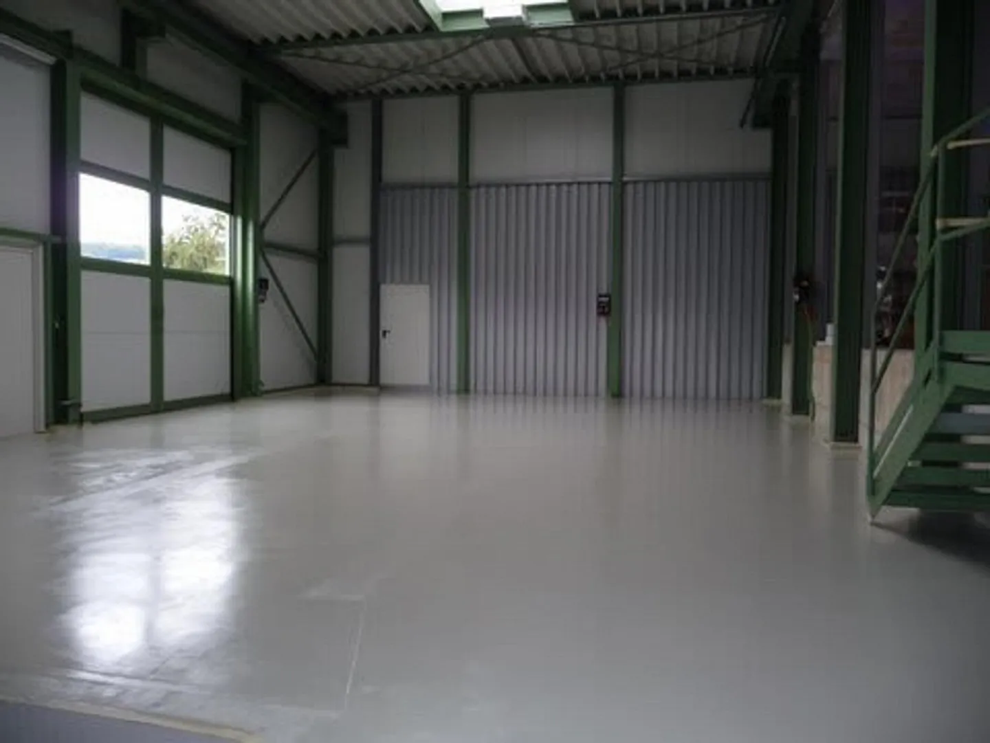 Officina con appartamento di 4,5 stanze - Foto 3 di 13