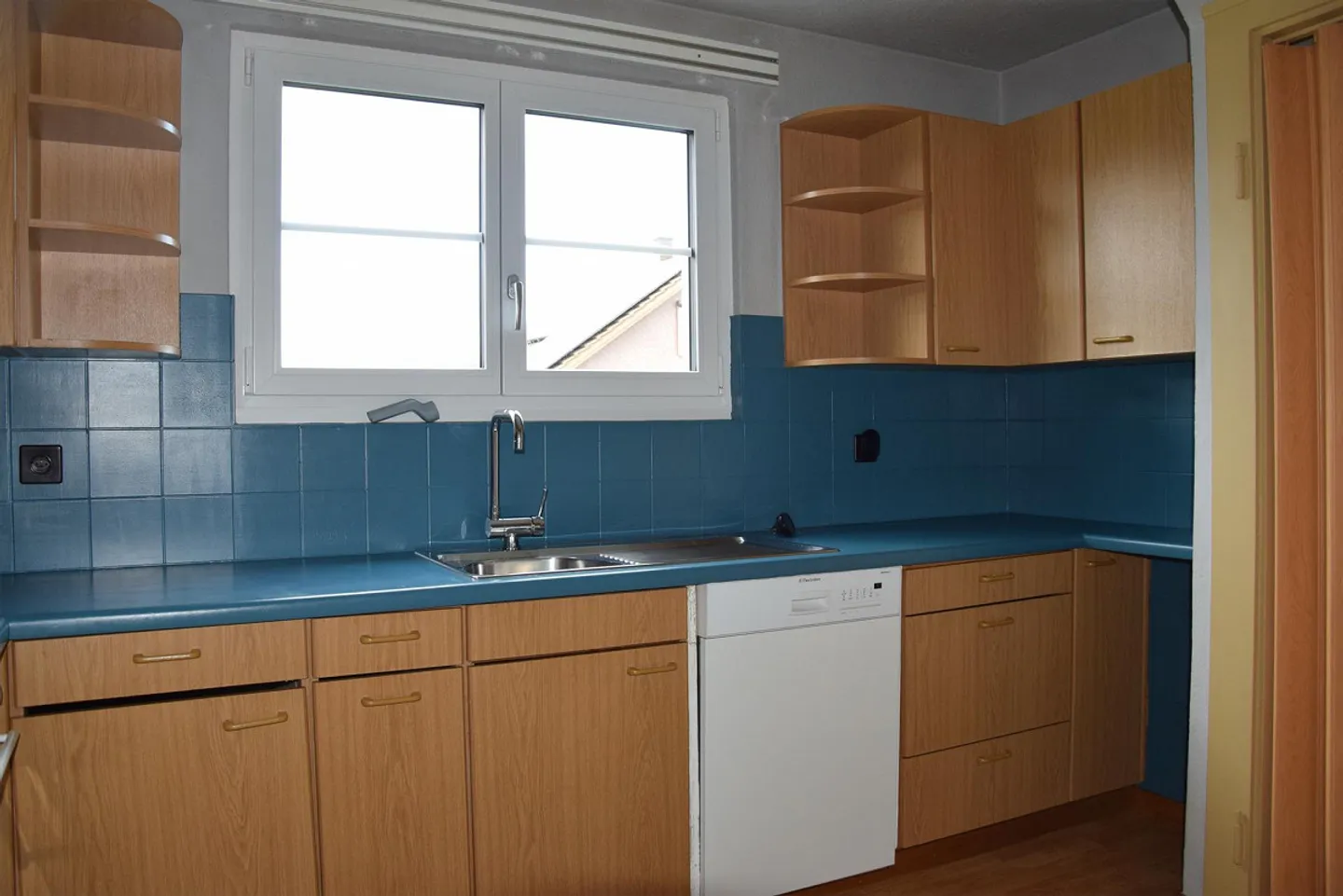 Detached single-family house with separate garage - Photo 13 of 16