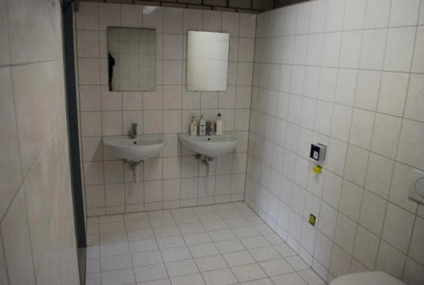 Officina con appartamento di 4,5 stanze - Foto 7 di 13