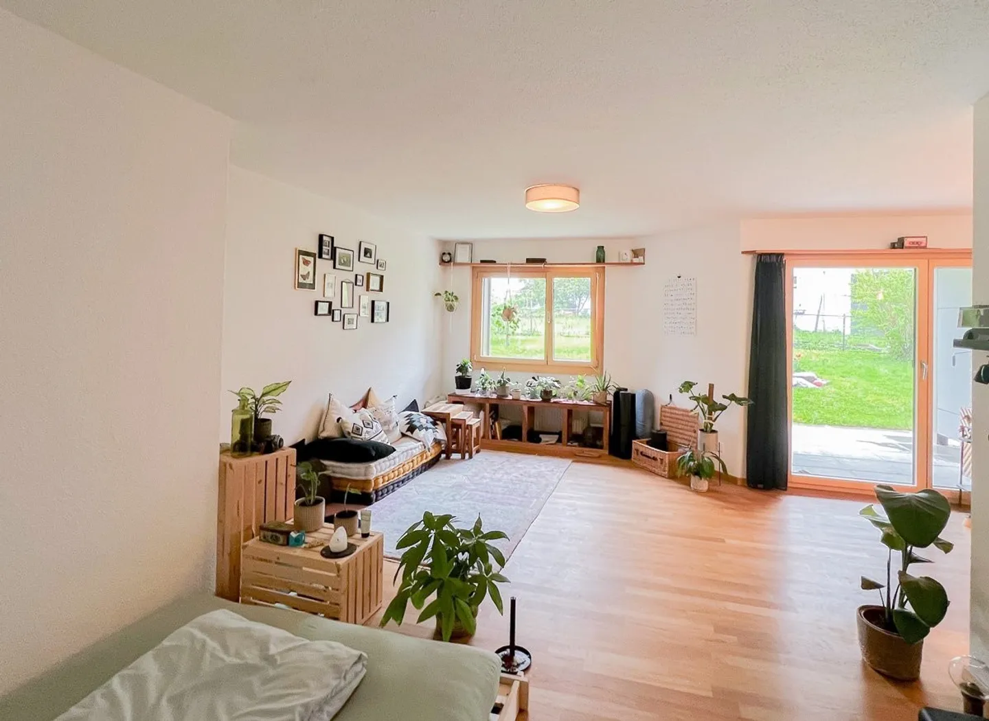 Appartement confortable et accessible de 1,5 pièces avec terrasse - Photo 2 sur 6
