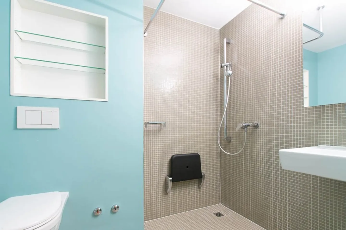 Appartement confortable et accessible de 1,5 pièces avec terrasse - Photo 4 sur 6