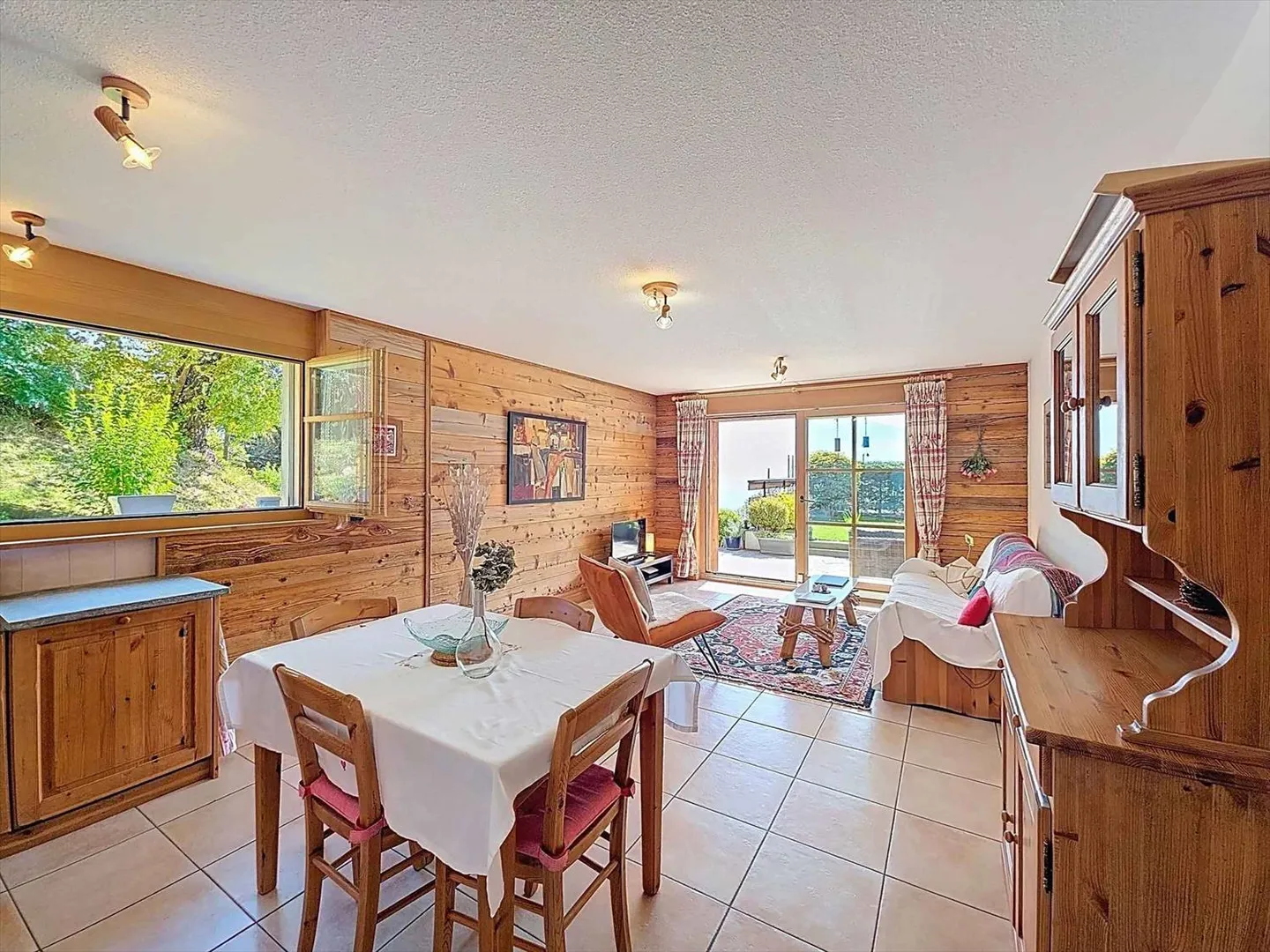 Maison de ville de 2,5 pièces de rêve au rez-de-chaussée - Photo 3 sur 9