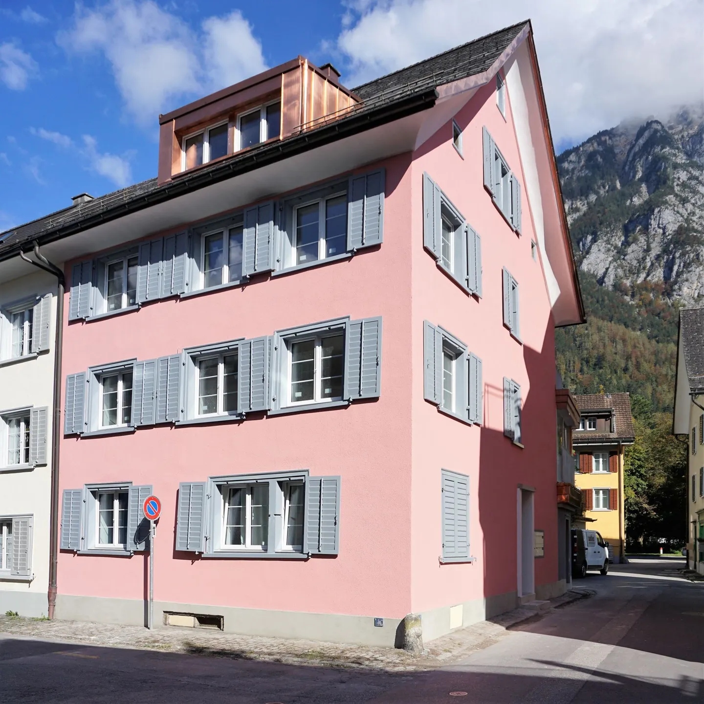 Furnished 2.5 Room Attic Apartment in Glarus - Photo 6 of 6