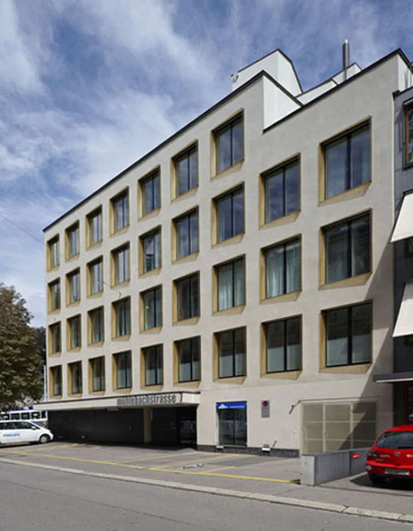 Unterirdischer Parkplatz - Foto 1 von 4