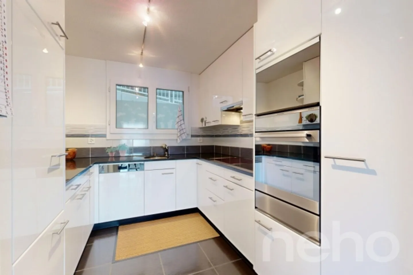 «Charmevolle 3.5-Zimmer-Wohnung mit atemberaubendem See- und Bergblick» - Foto 8 von 12