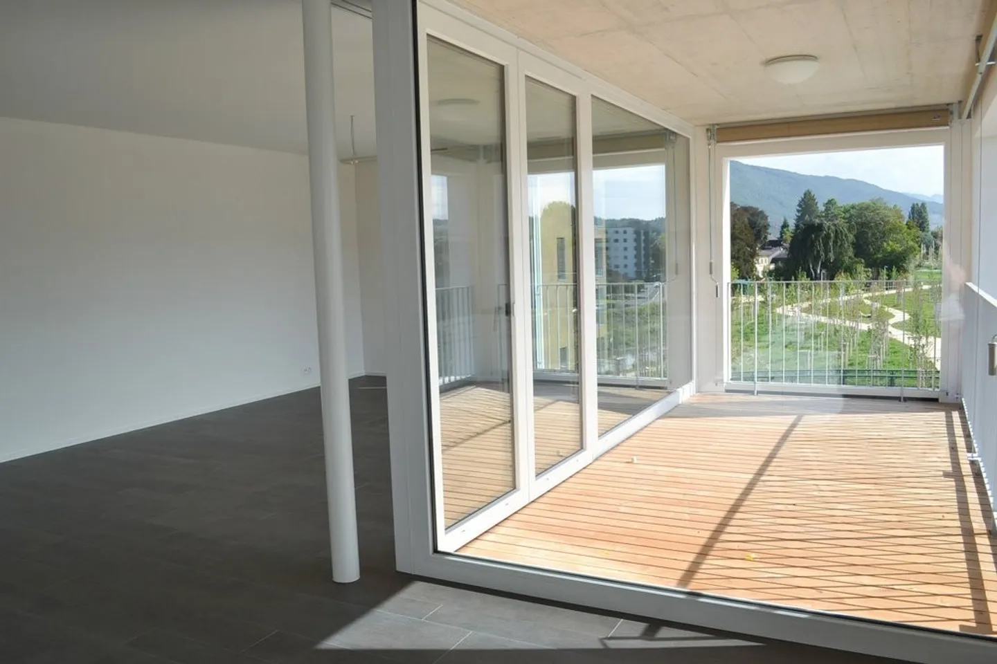 Appartamento moderno con loggia a Bienne - Foto 3 di 11