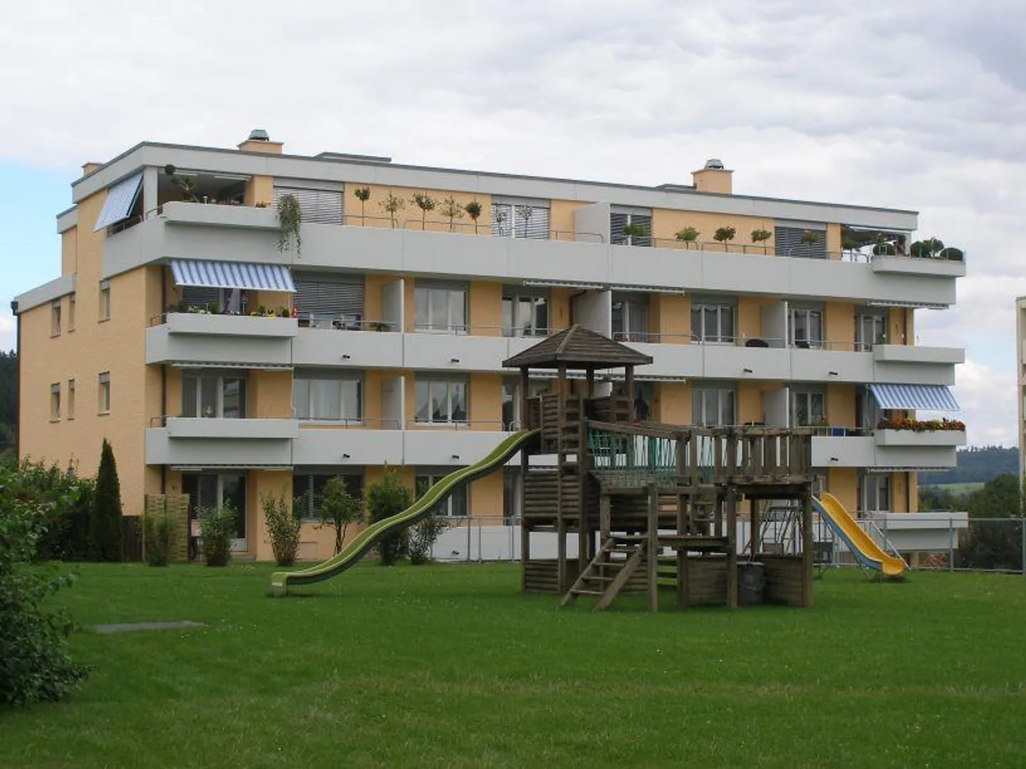 Charming single apartment available - Photo 1 of 4