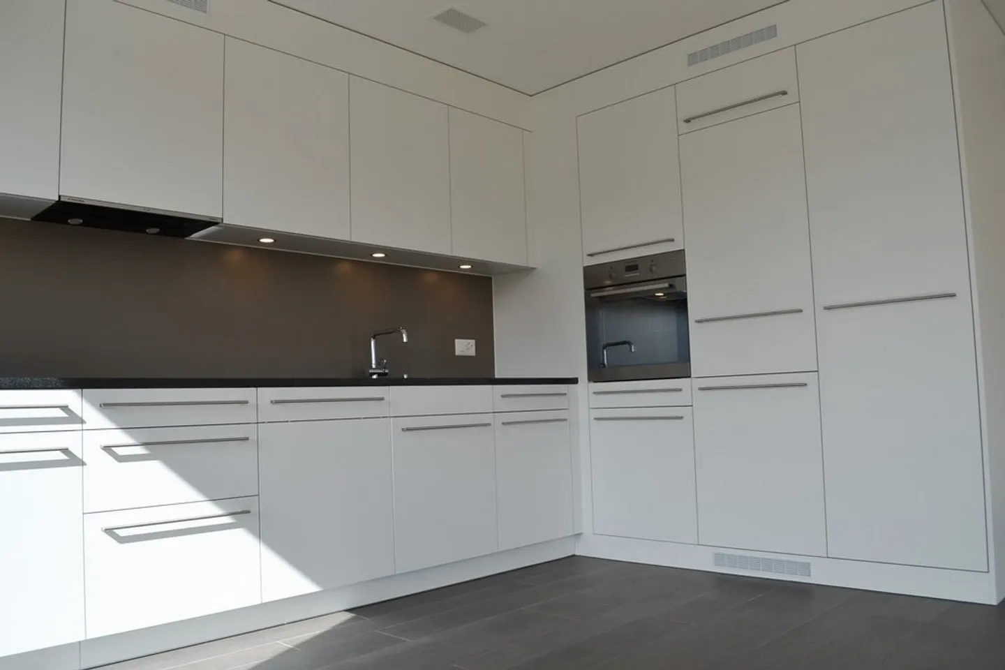 Appartamento moderno con loggia a Bienne - Foto 5 di 11