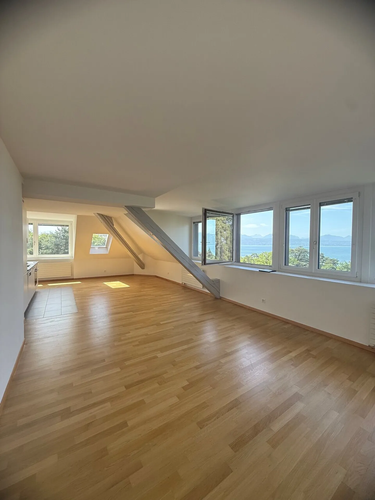 Lussuoso appartamento nuovo con vista mozzafiato sul lago - Foto 1 di 4