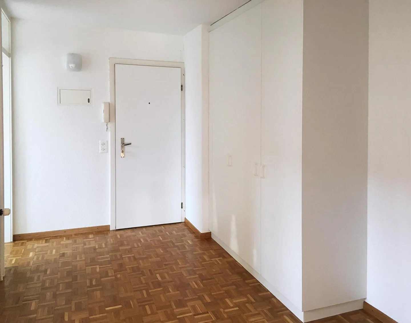 Beautiful and bright 2-room apartment - Photo 3 of 6