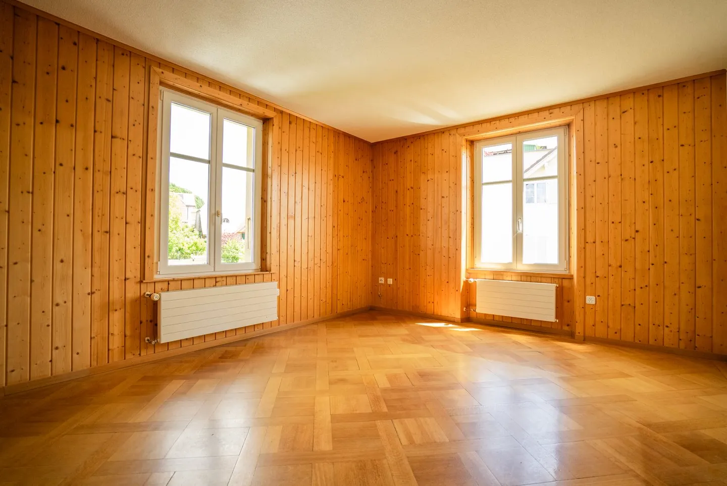 4-Room House with Private Garden - Photo 1 of 11