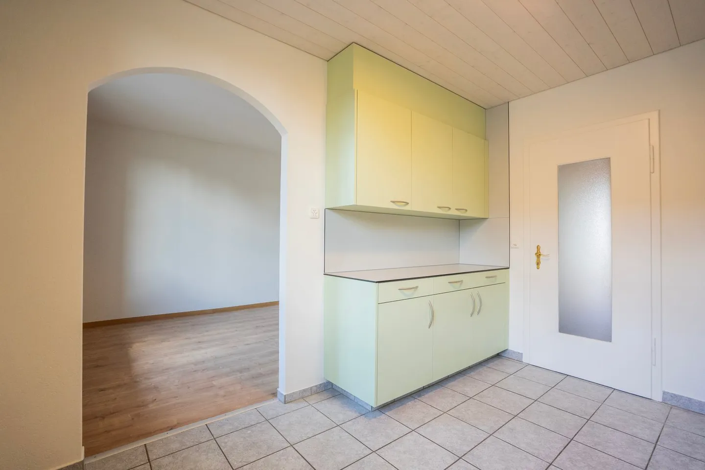 4-Room House with Private Garden - Photo 4 of 11