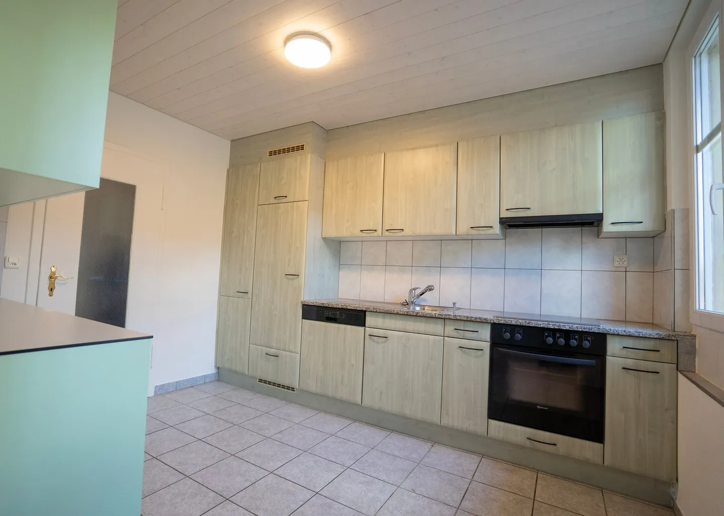4-Room House with Private Garden - Photo 3 of 11