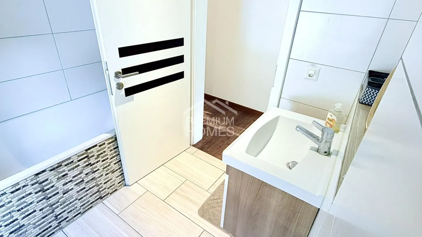 MULTI-GENERATIONAL HOUSE WITH HEART - Photo 5 of 9