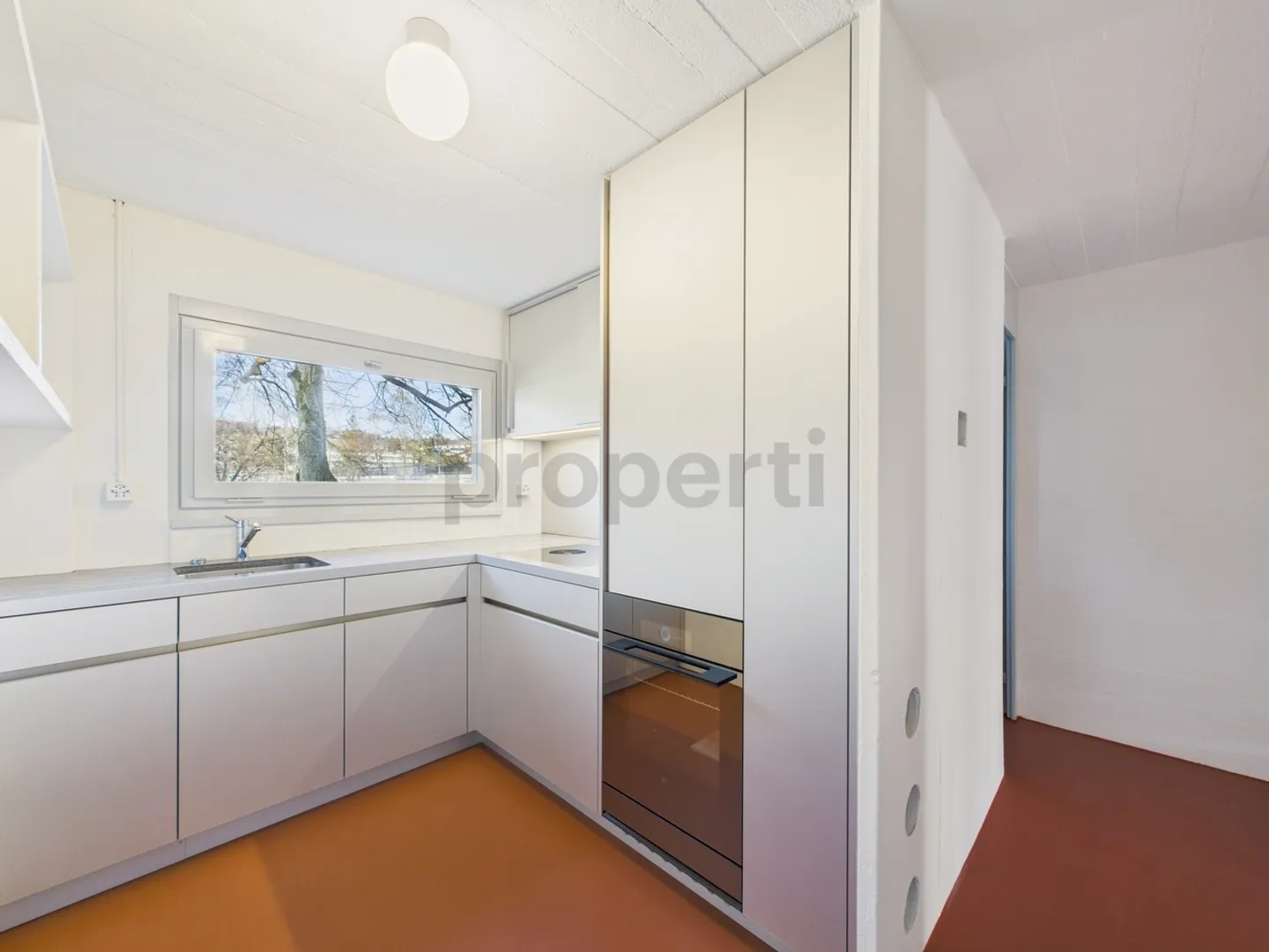 Vivere in un'icona dell'architettura svizzera | Unico appartamento di 3,5 stanze nell'insieme Atelier-5 protetto a Flamatt - Foto 2 di 13