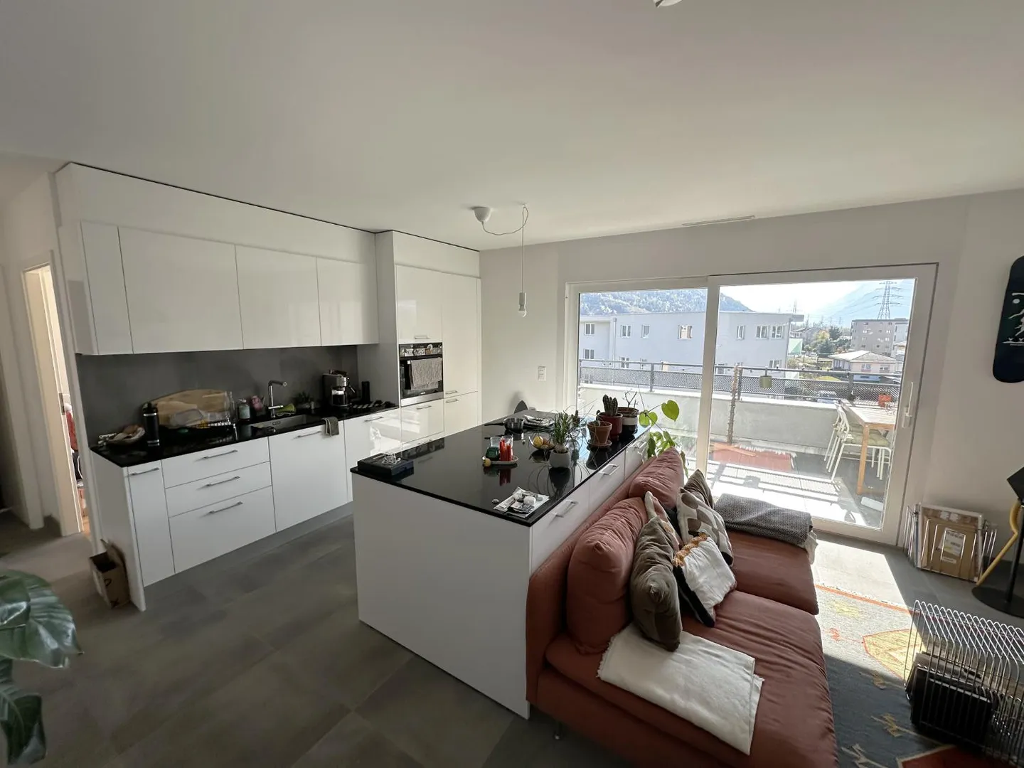 Aproz (Sion) - Appartamento attico di 2.5 locali con balcone e posto auto - Foto 3 di 13