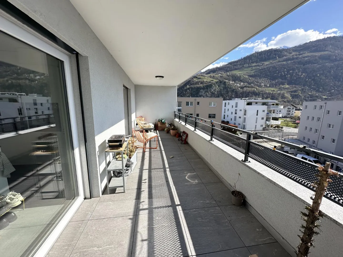 Aproz (Sion) - Appartamento attico di 2.5 locali con balcone e posto auto - Foto 4 di 13