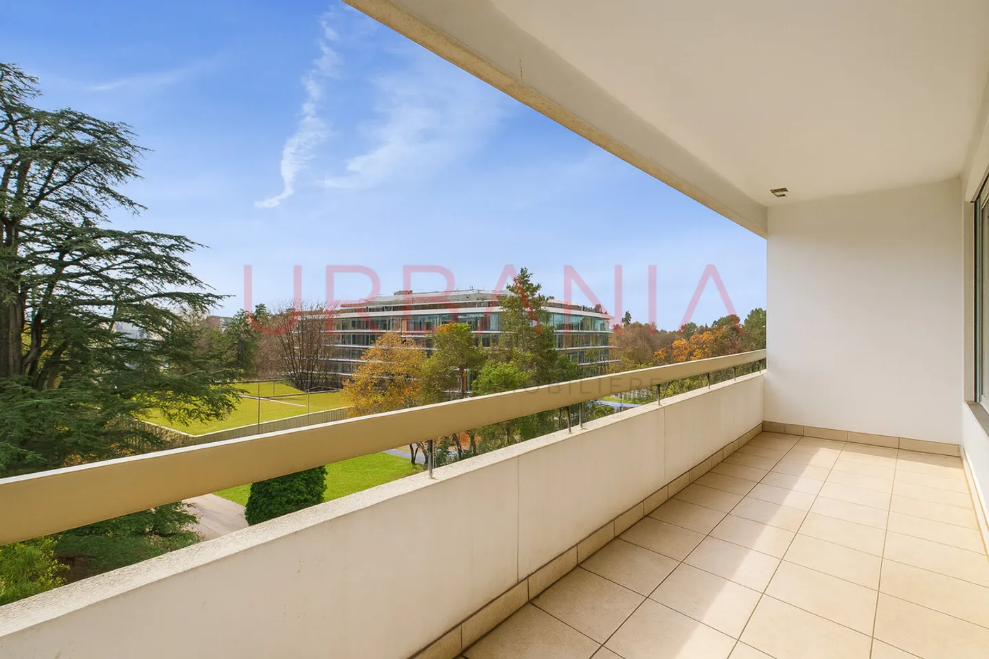 Grande appartamento da ristrutturare nel cuore di Florissant - Foto 3 di 9