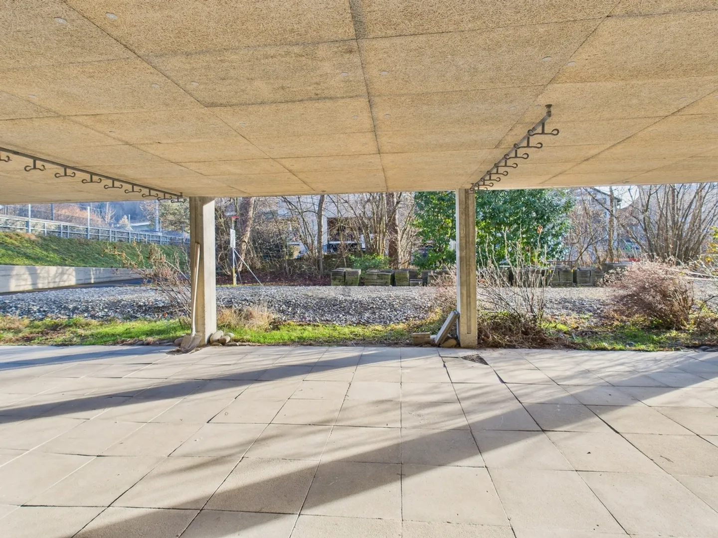 Vivere in un'icona dell'architettura svizzera | Unico appartamento di 3,5 stanze nell'insieme Atelier-5 protetto a Flamatt - Foto 8 di 13