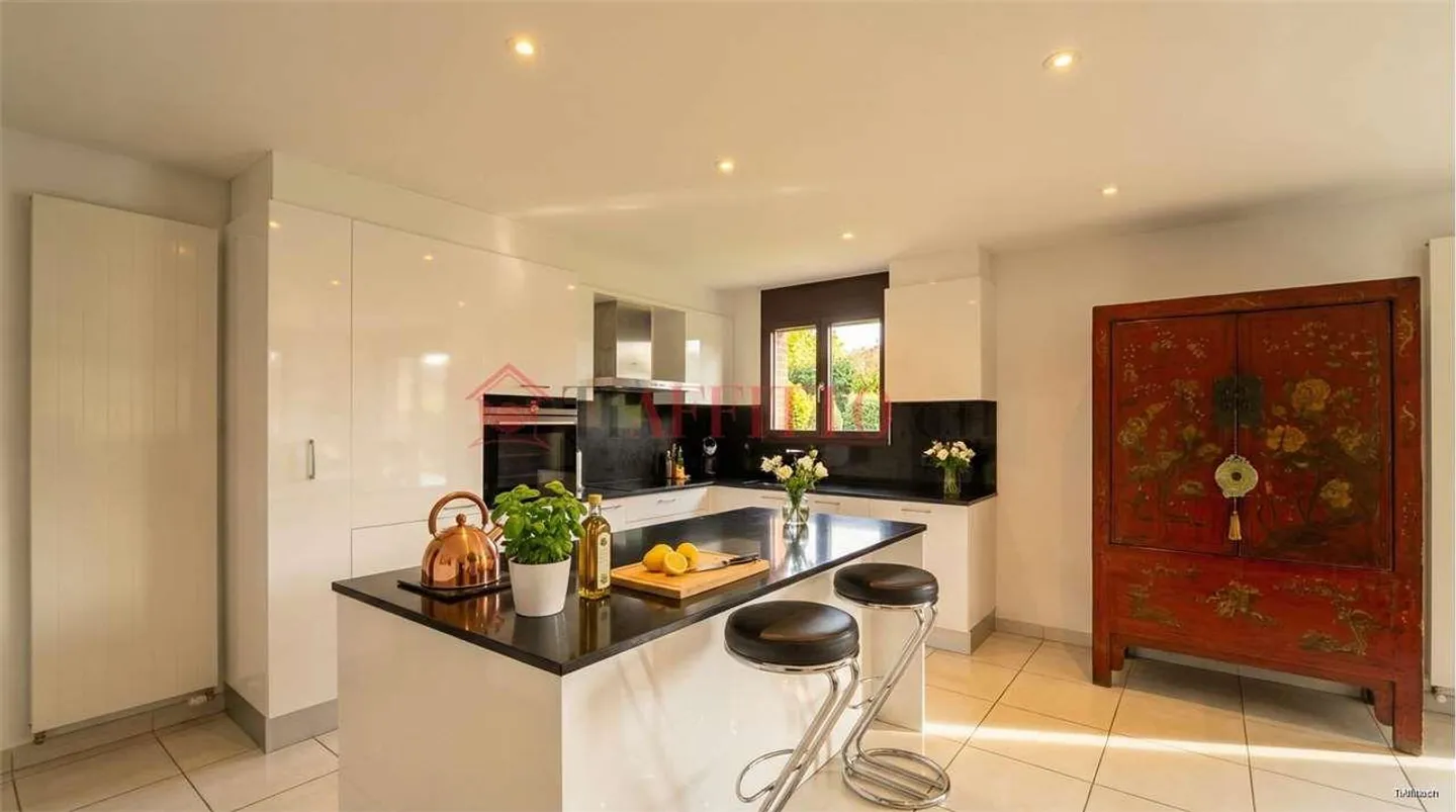 MERVEILLE À PORZA DE 5 PIÈCES - Photo 3 sur 13