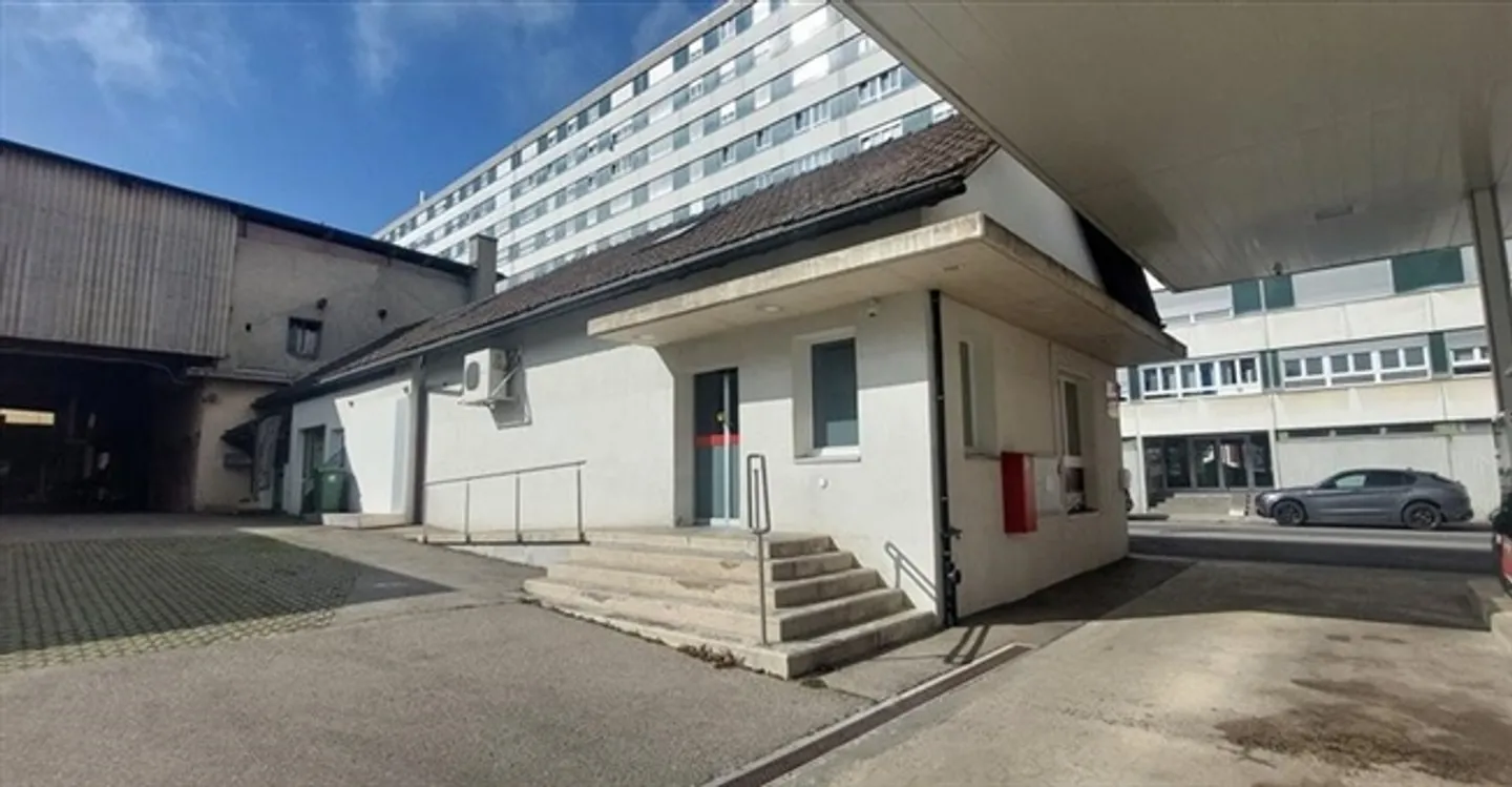 Commerce - Photo 2 of 9