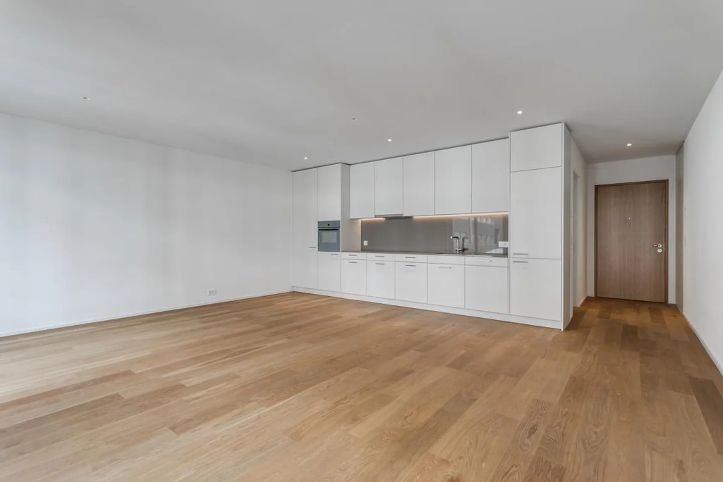 Urban Environment in the Center of Zug - Photo 5 of 7