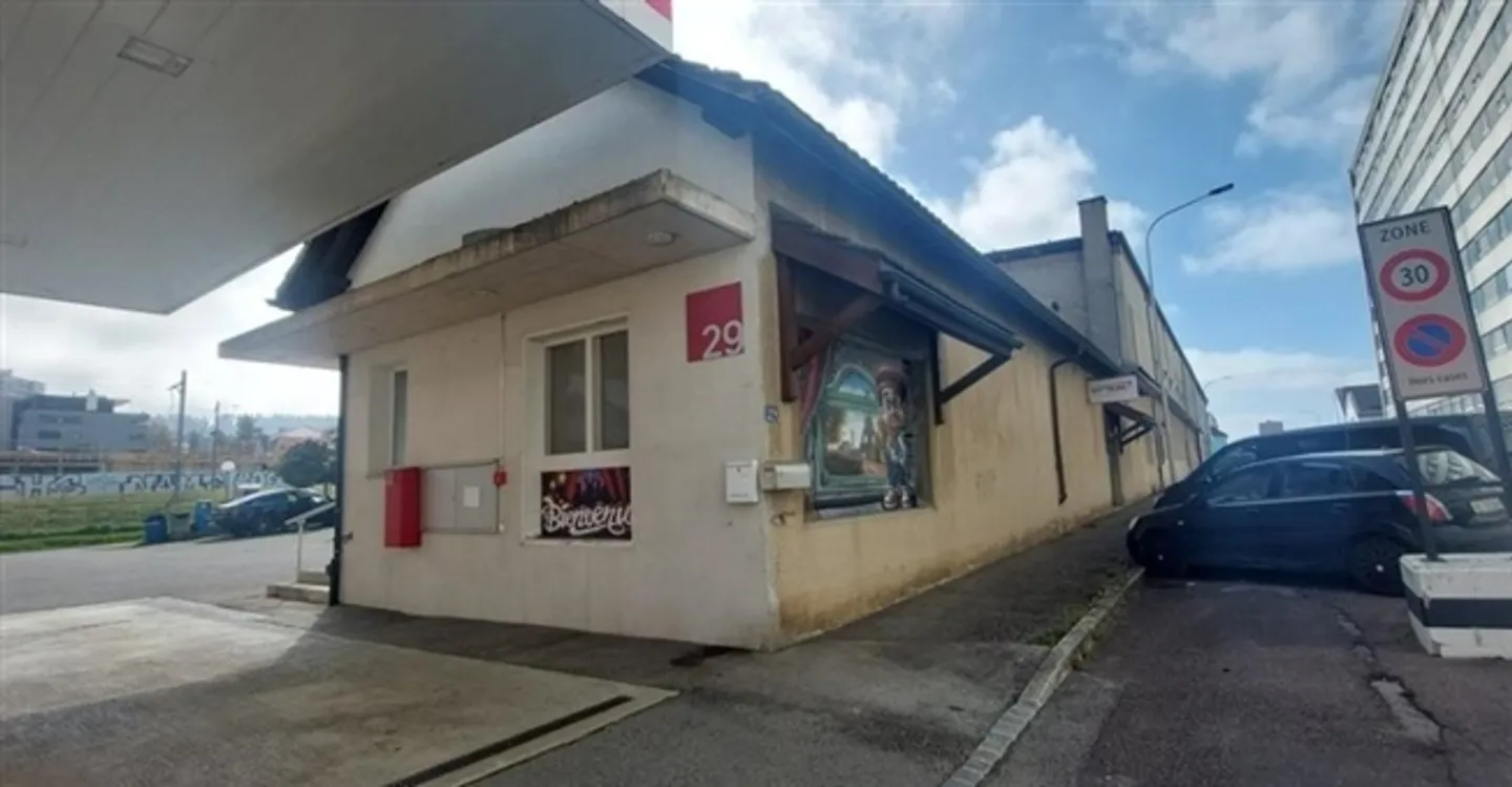 Commerce - Photo 7 of 9