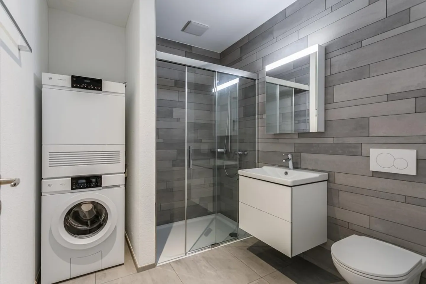 Urban Environment in the Center of Zug - Photo 6 of 7