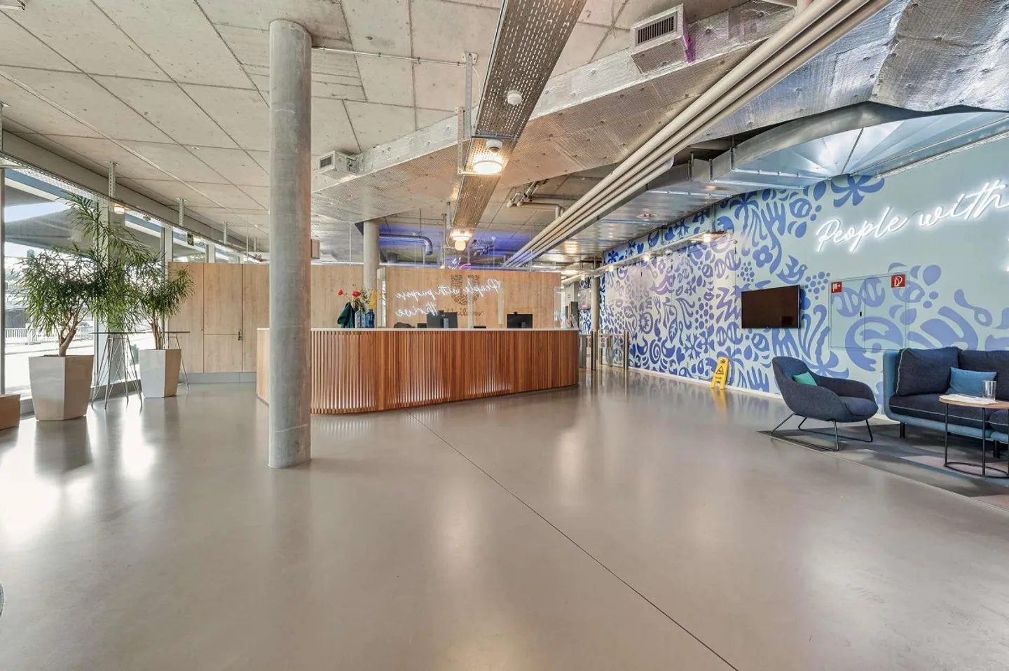 Top developed office/commercial spaces directly at Schaffhausen train station - Photo 3 of 19
