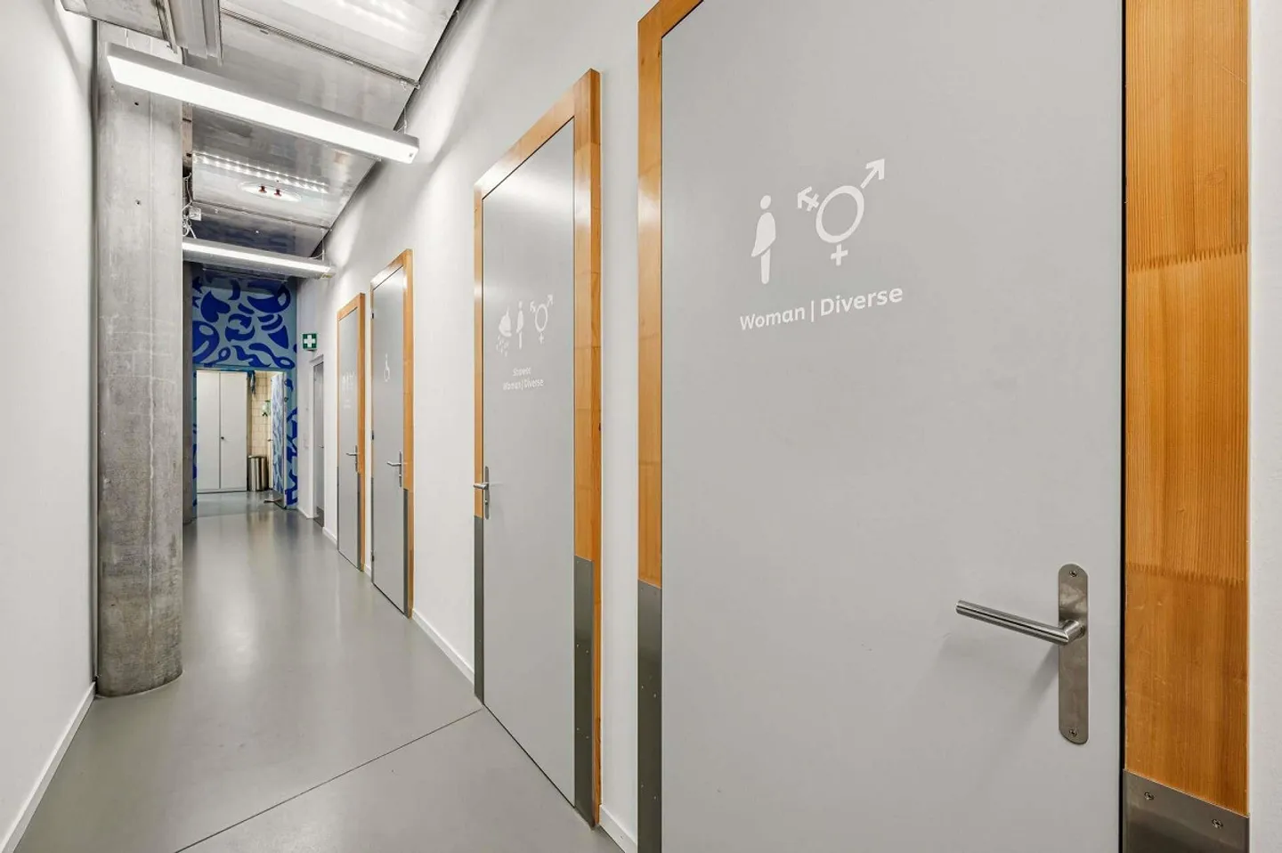 Top developed office/commercial spaces directly at Schaffhausen train station - Photo 11 of 19