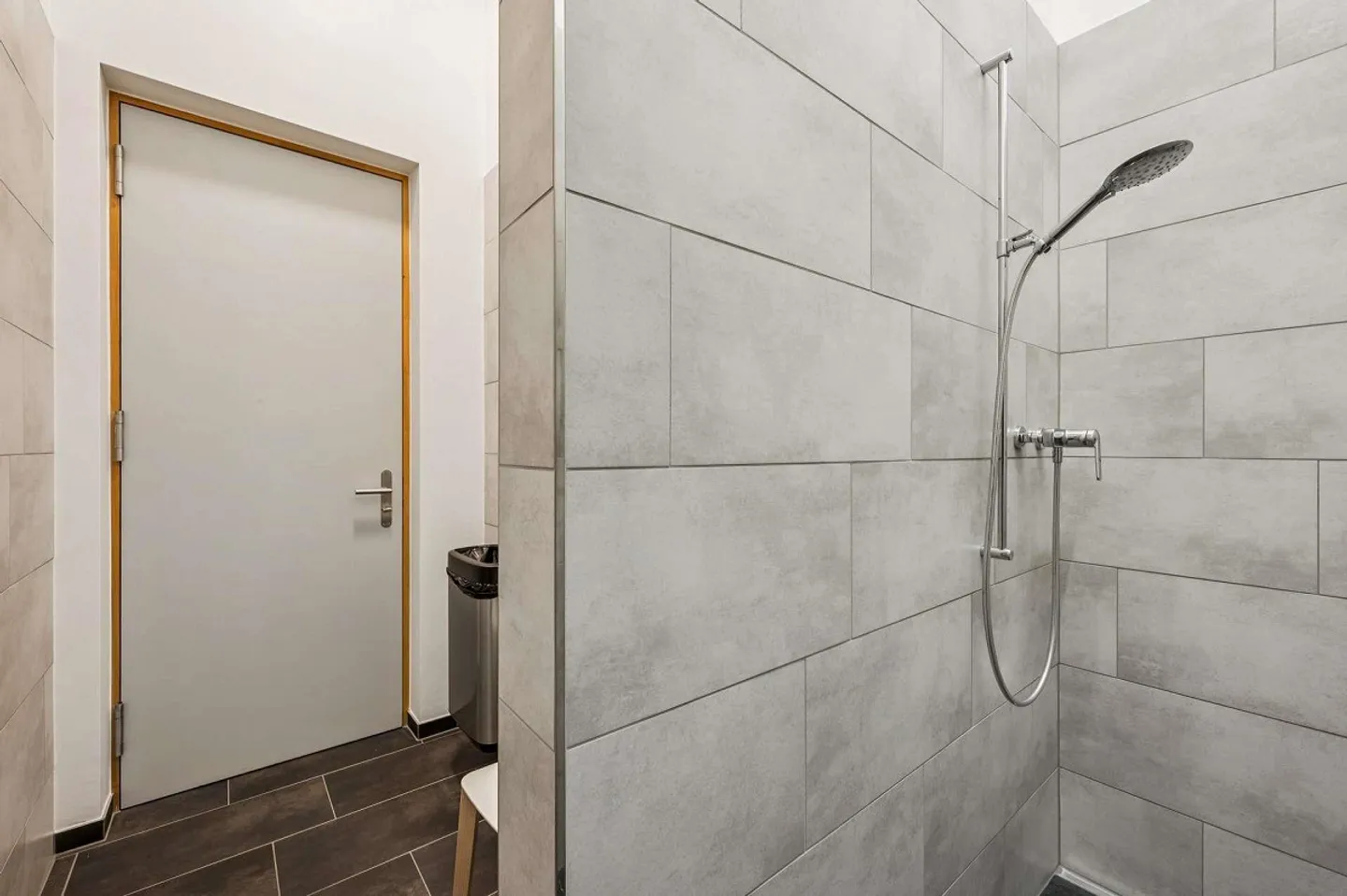Top developed office/commercial spaces directly at Schaffhausen train station - Photo 13 of 19