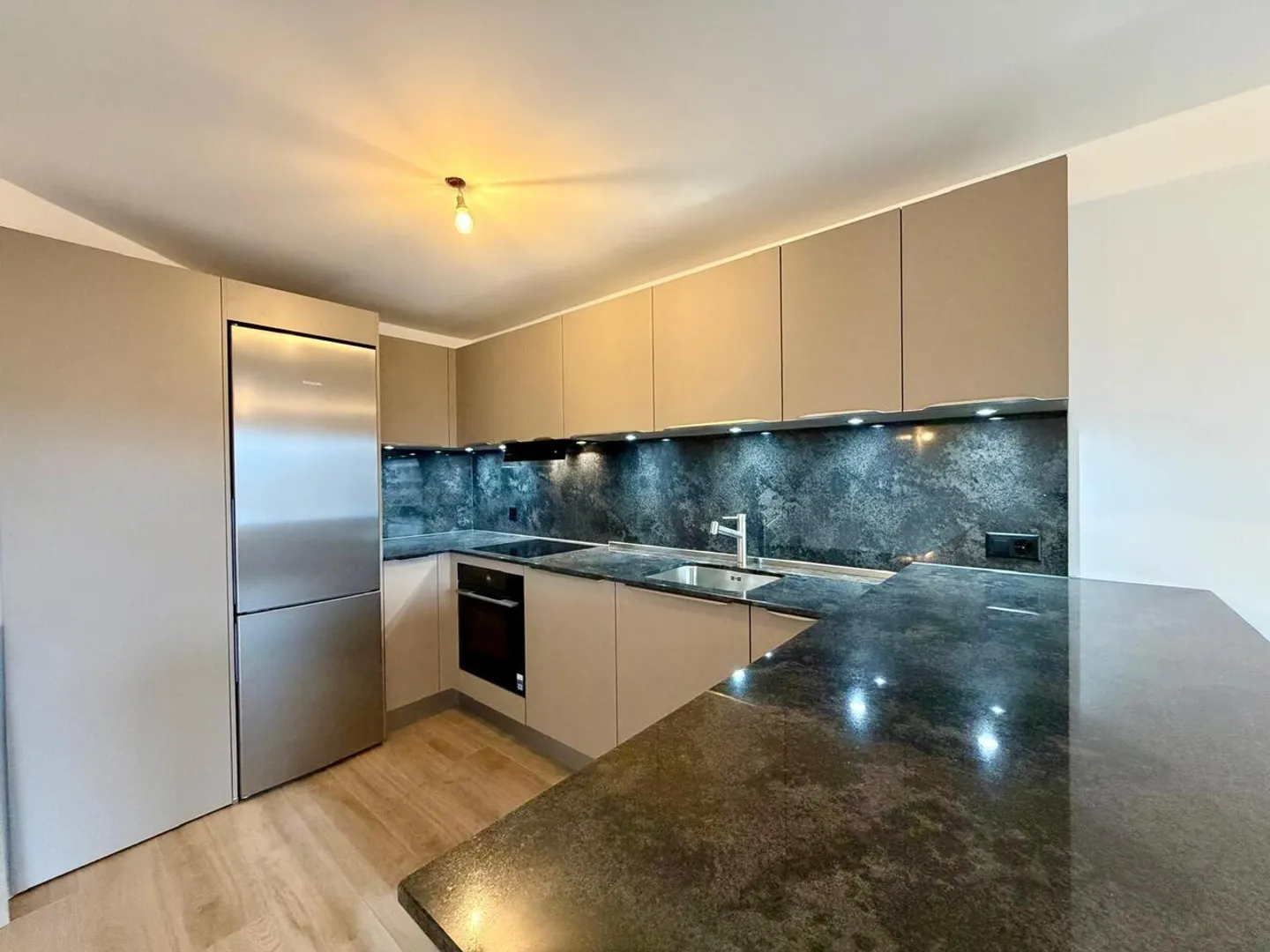 Beautiful modern 4.5-room apartment - Photo 2 of 14