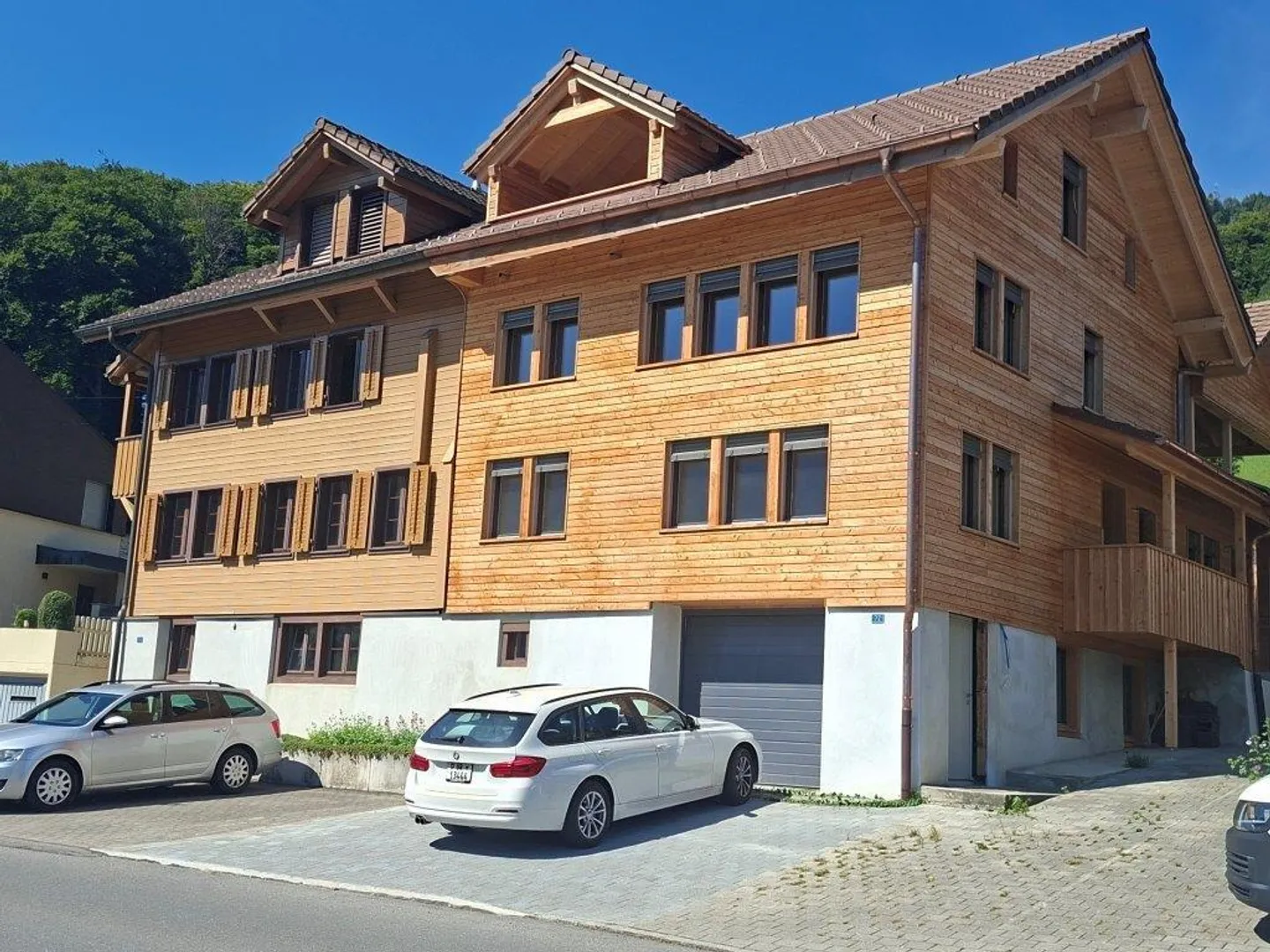 180 m2 living space with a view of Lake Sarner - Photo 2 of 6