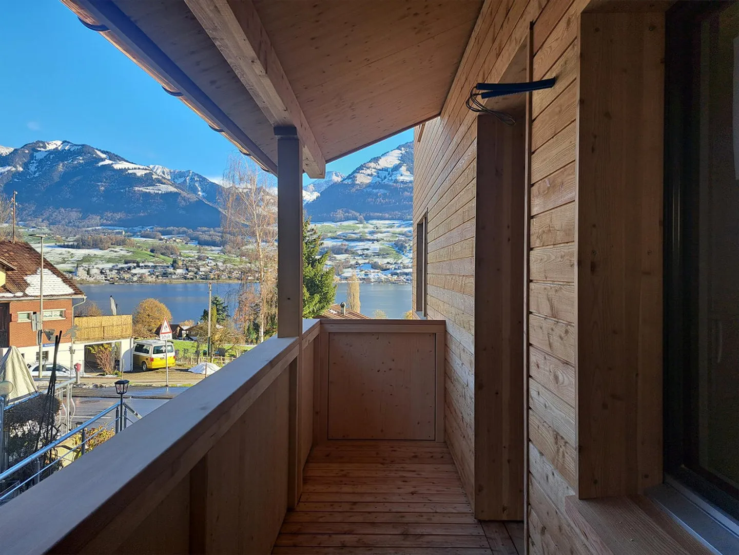 180 m2 living space with a view of Lake Sarner - Photo 1 of 6