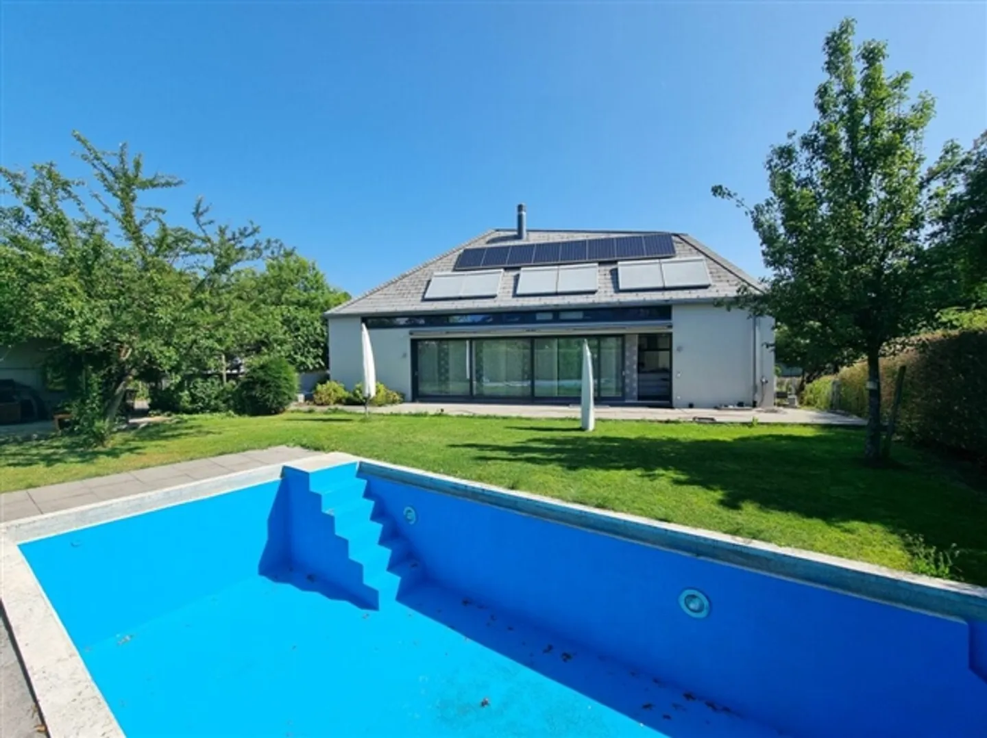 «Top moderne Architekten-Villa mit Pool!» - Foto 3 von 20
