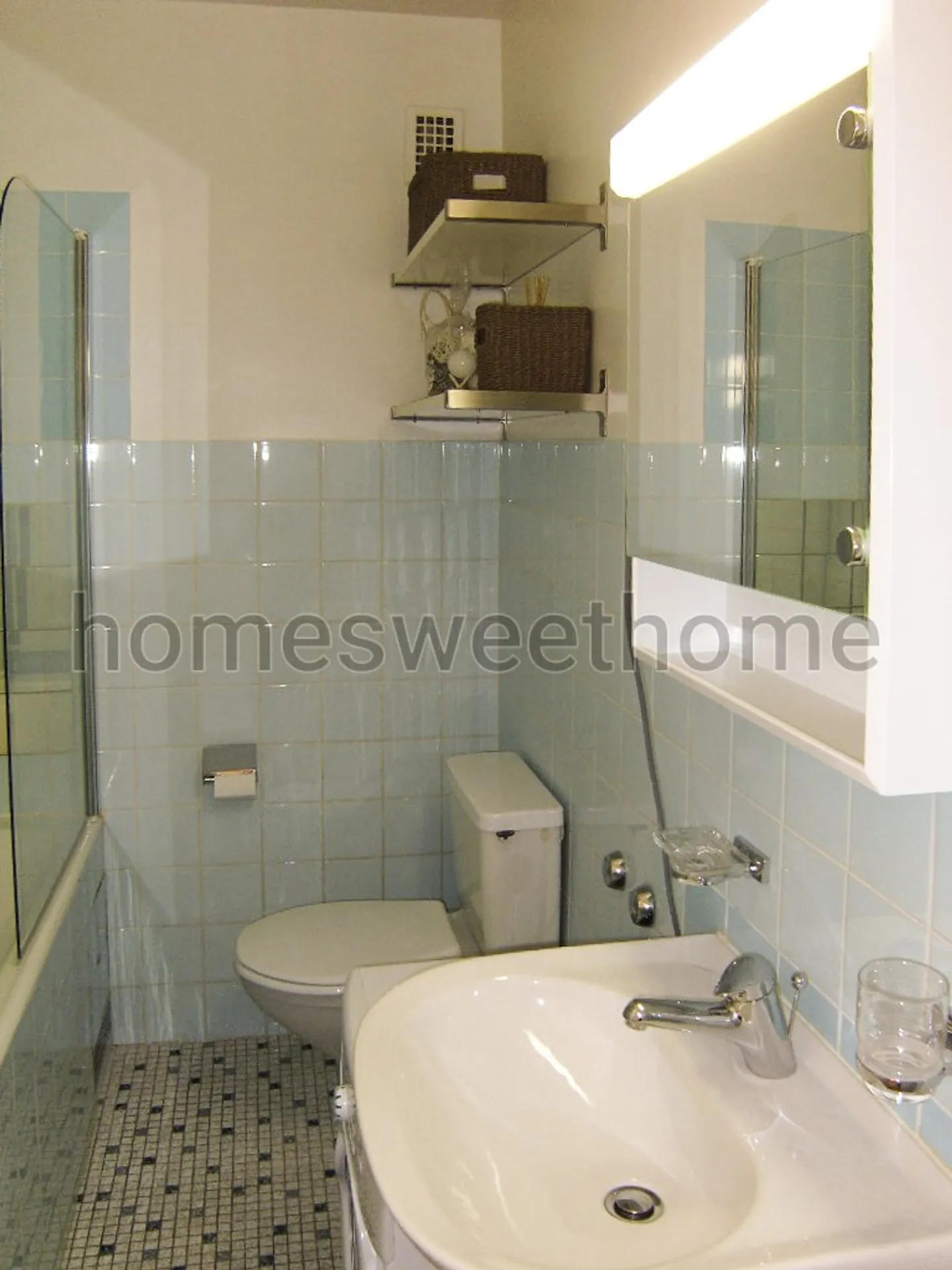 Lovely Charmilles Studio - Photo 6 of 7