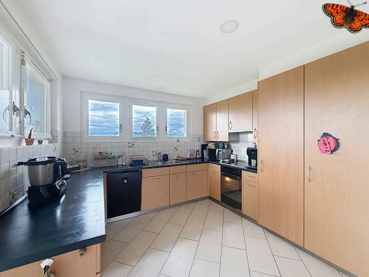 VILLA DI 5 CAMERE - In una zona tranquilla! - Foto 5 di 12