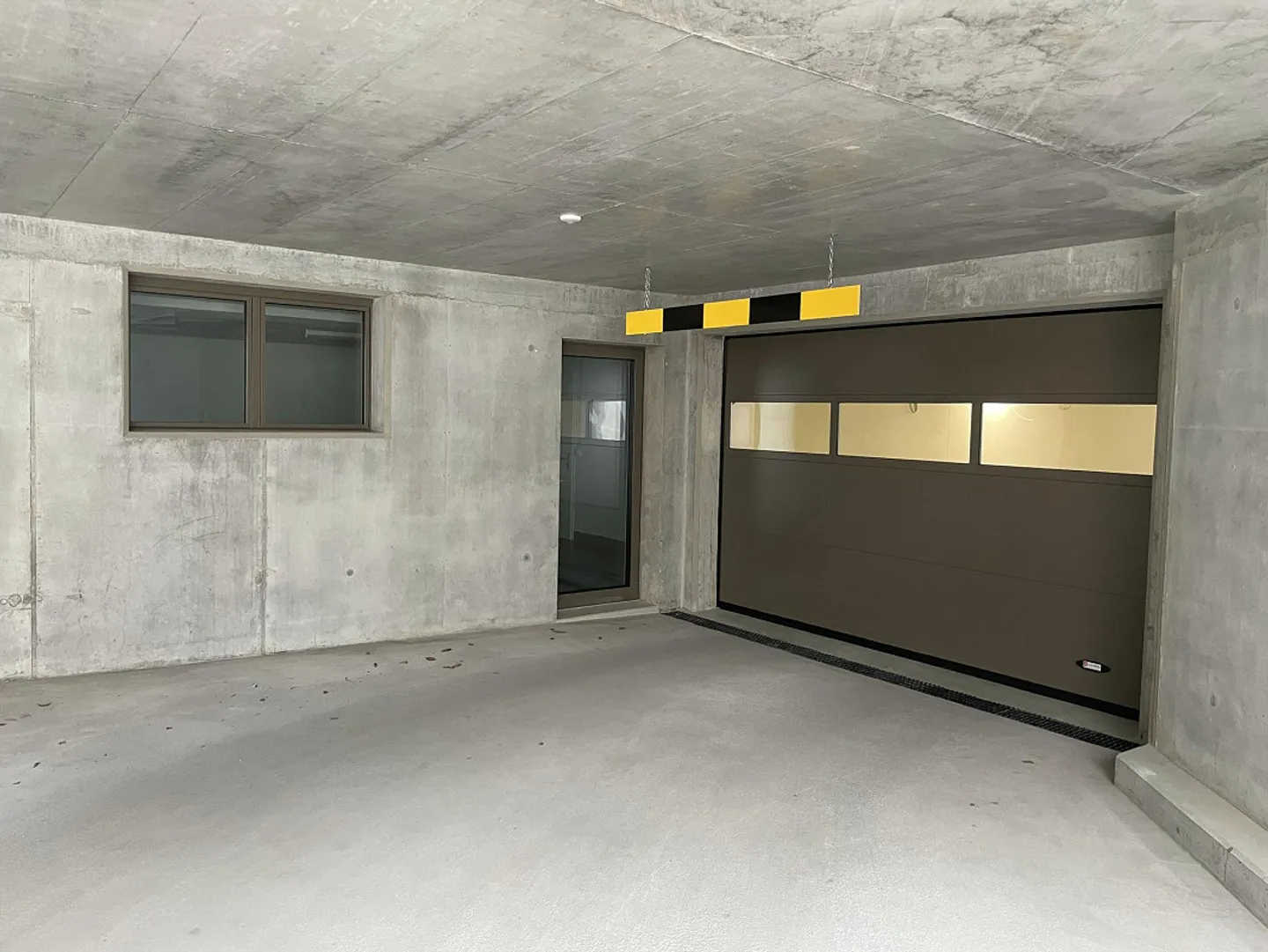 Places de stationnement en sous-sol dans un nouveau complexe résidentiel - Photo 4 sur 4