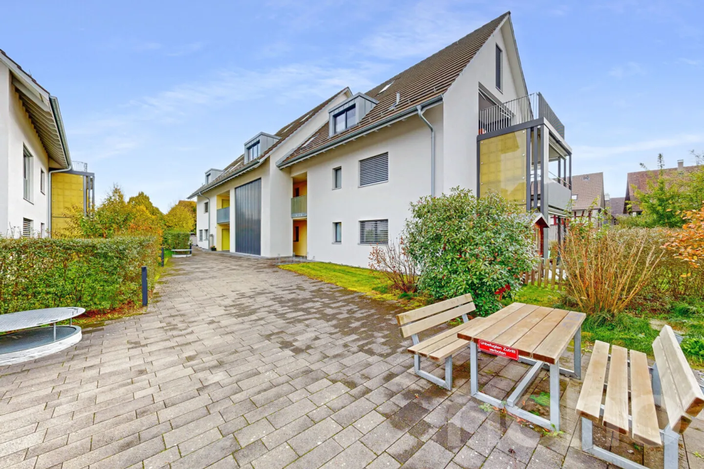 Appartamento 2.5 camere ben curato con balcone coperto in una posizione tranquilla - Foto 1 di 12