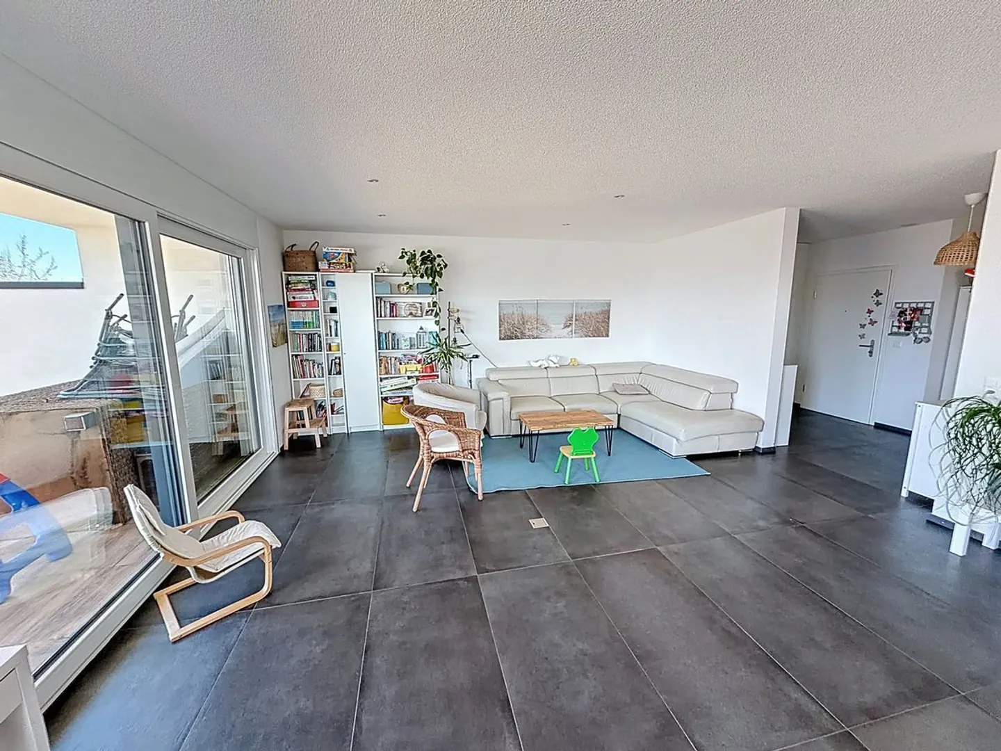 Penthouse lumineux avec grande terrasse et vue sur le lac - Cheyres - Photo 4 sur 11
