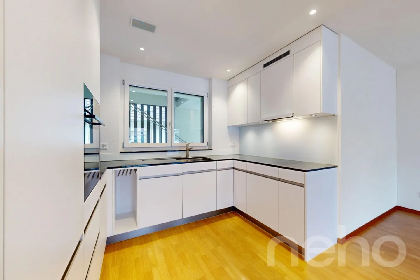 Appartamento 2.5 camere ben curato con balcone coperto in una posizione tranquilla - Foto 5 di 12