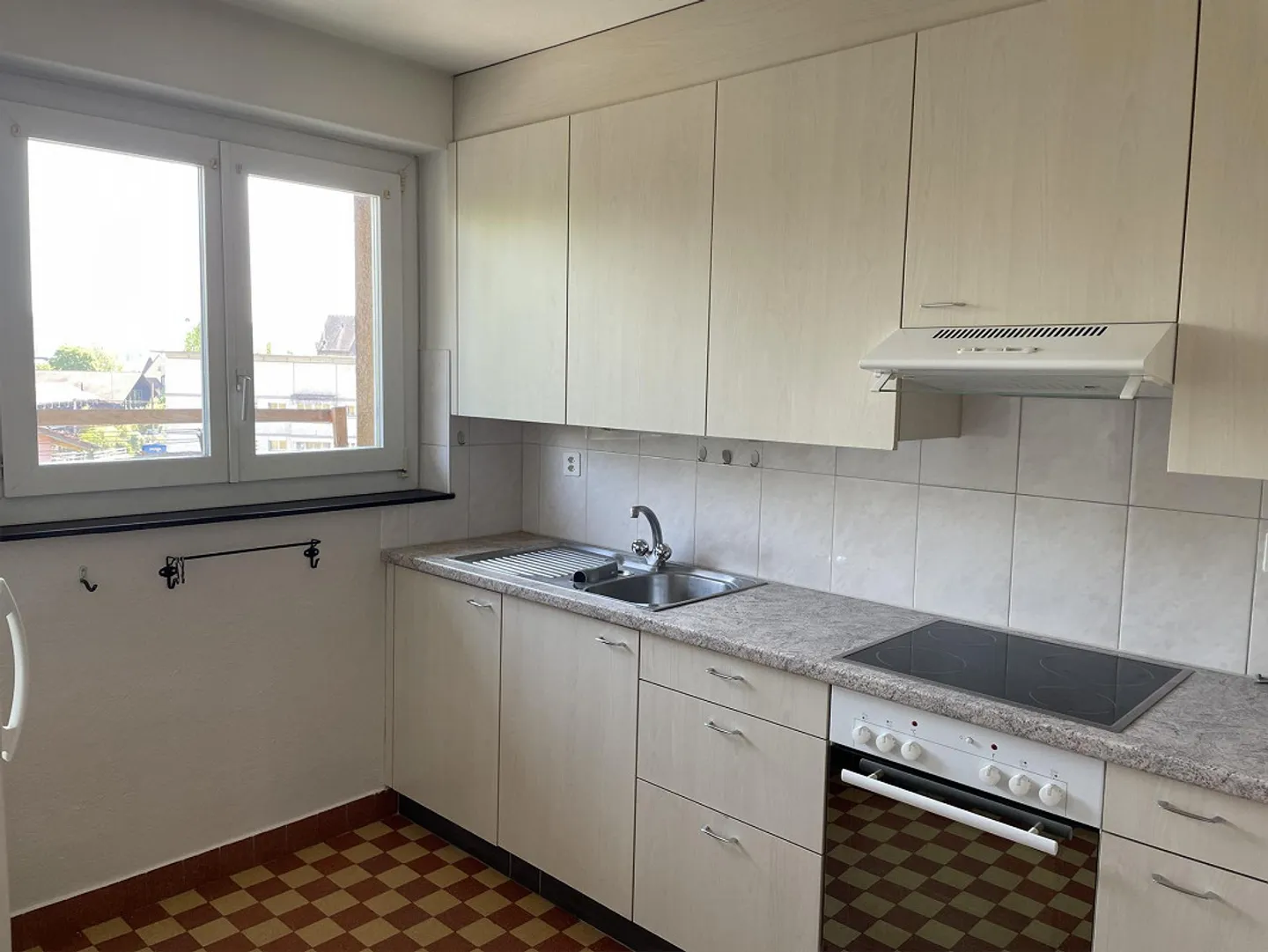 Appartement pratique près de la ville - Photo 2 sur 5