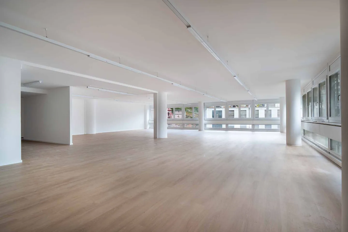 Spazi commerciali moderni e completamente ristrutturati di 129 m² e 230 m² - Foto 6 di 7