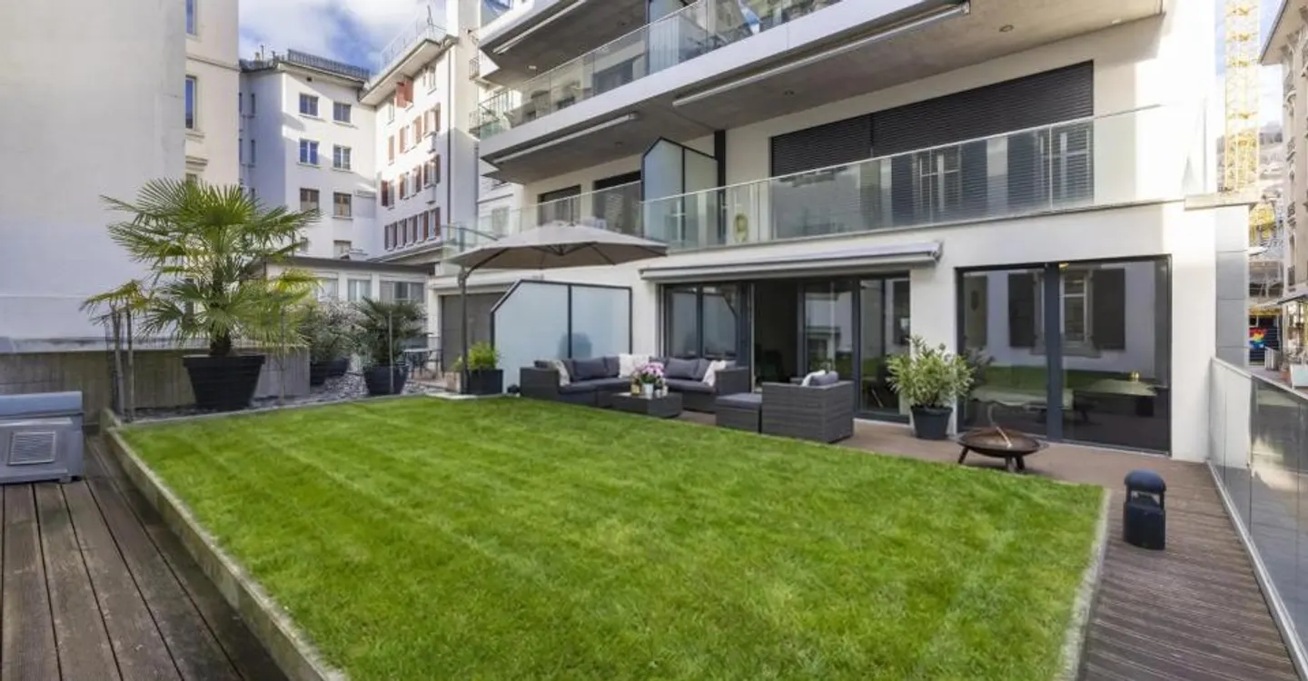 Appartement Charmant avec Terrasse - Photo 2 sur 11