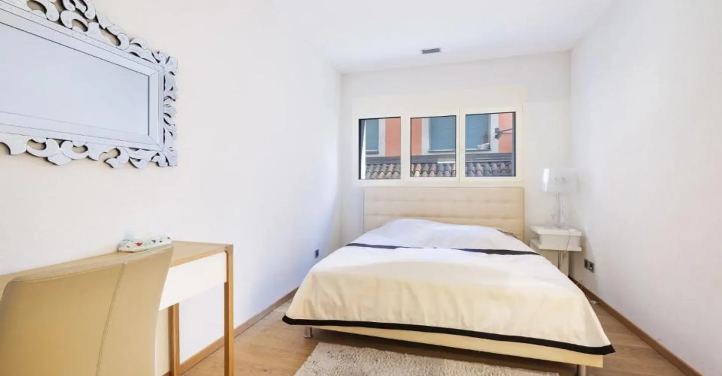 Appartement Charmant avec Terrasse - Photo 5 sur 11